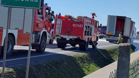 Pożar tira na DK50. Są utrudnienia