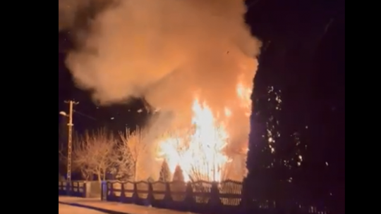 Pożar w Janikowie. Dwie osoby ranne, jedna nie żyje