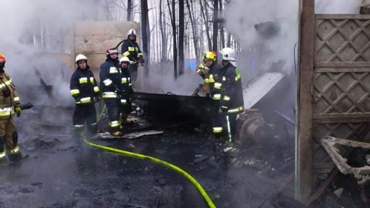 Pożar w Mniszku. Spłonął budynek i maszyny