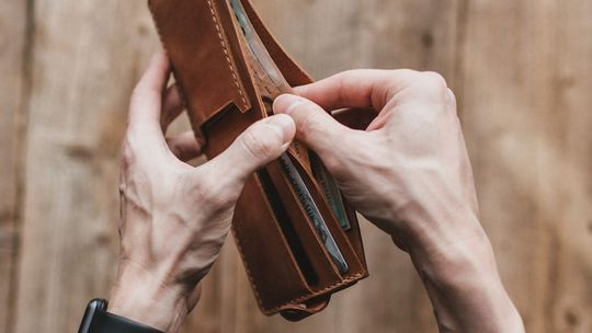 Pożyczka z komornikiem – co to takiego i kiedy jest dobrą opcją?