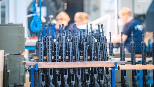 Pracownicy fabryki broni w Radomiu znów mogą wyjść na ulicę. Związkowcy alarmują