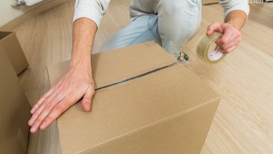 Prawidłowe pakowanie paczek kurierskich: krok po kroku