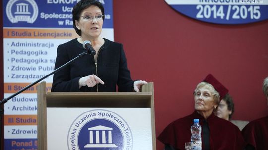 Premier w Radomiu o bezrobotnych absolwentach