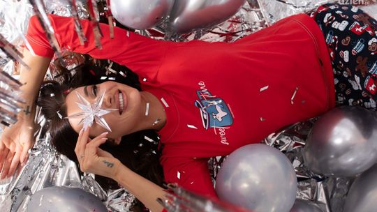 Prezent na święta dla Niej: stylowe i praktyczne pomysły na wyjątkowy upominek