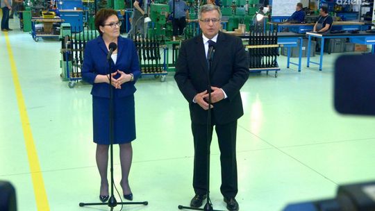 Prezydent i premier z wizytą w Fabryce Broni