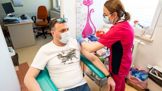 Prezydent przyjął pierwszą dawkę szczepionki 