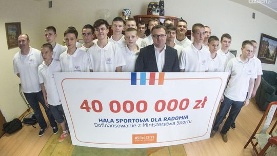 Prezydent spotkał się z młodymi koszykarzami