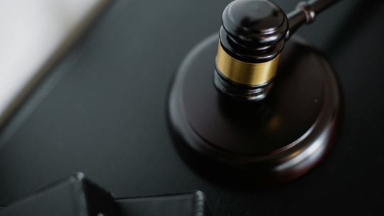 Prokuratura przedstawiła zarzuty kierowcy autobusu, który prowadził pod wpływem alkoholu