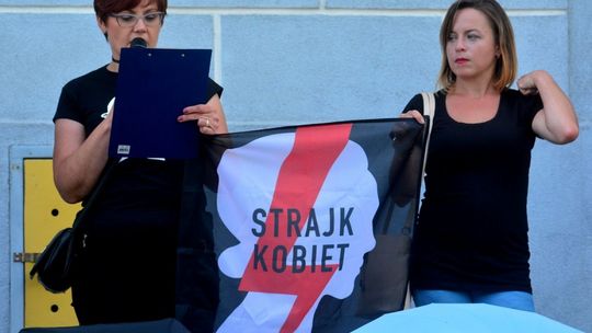 Protest przed siedzibą polityków PiS