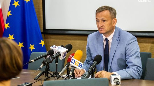 Protest rodziców trwa. Kurator minimum pół roku