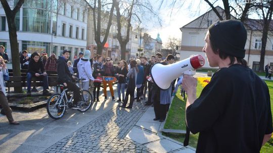 Protestowali przed urzędem