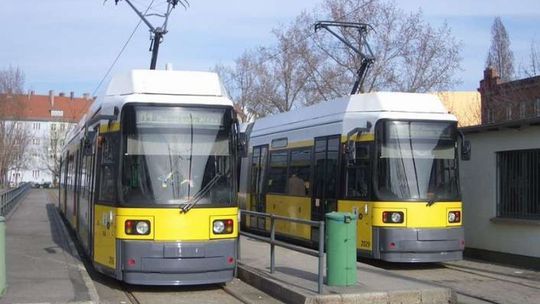 Prowincja to stan mentalny, czyli o kontrakcie i tramwaju