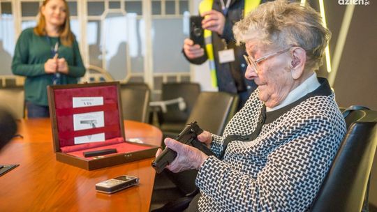 Przed wojną pracowała w Fabryce Broni. Teraz ją odwiedziła