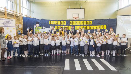 Przedszkolaki i pierwszaki dostały odblaski