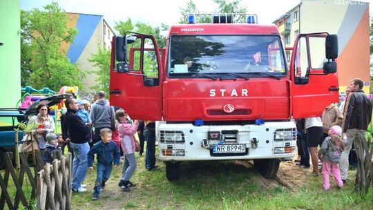 Przedszkolaki opanowały wóz strażacki
