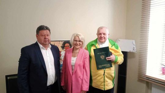 Przekazano działkę dla hospicjum pod budowę parkingów