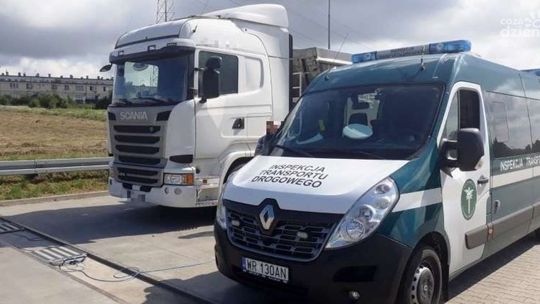 Przeładowane ciężarówki na Grzecznarowskiego