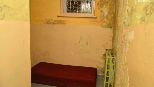 Przeniosą młodzież do zniszczonego budynku?