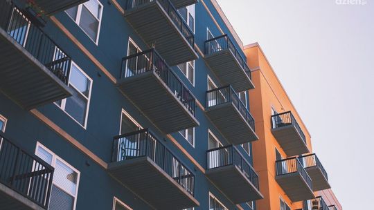 Przetargi mieszkaniowe – jak tanio kupić nieruchomość?