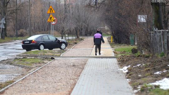 Przy Olsztyńskiej chodnik na nowo