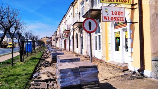 Przy Placu Kochanowskiego w Zwoleniu powstanie nowy chodnik