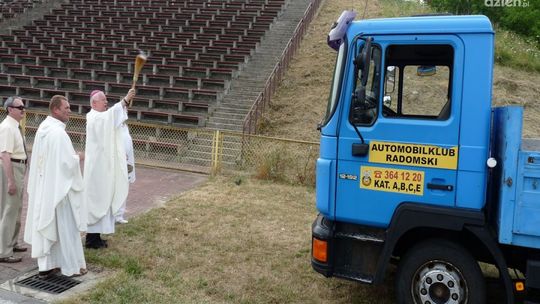 Przyjedź poświęcić swój samochód czy rower