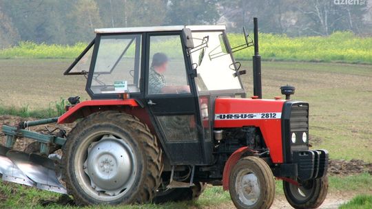 Przysucha. Pijany traktorzysta uciekał przed policją
