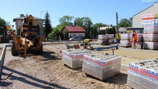 Przytyk. Ruszyła budowa parkingu przy aptece 