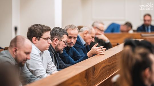 Radni PiS: dodatkowe środki na podwyżki, a nie inwestycje