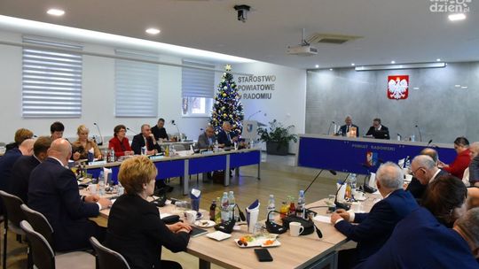 Radni powiatu radomskiego przyjęli budżet na 2024 rok. Jakie będą inwestycje?