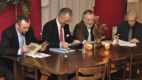 Radny Adamiec dostał pół etatu. Po znajomości?