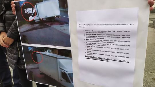 Radny PiS nagrany podczas zrywania plakatów