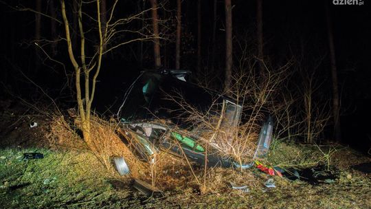 Radom. Kierowca BMW wypadł z drogi i dachował