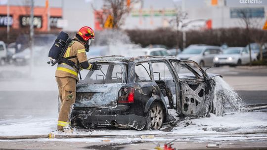 Radom. Pożar samochodu