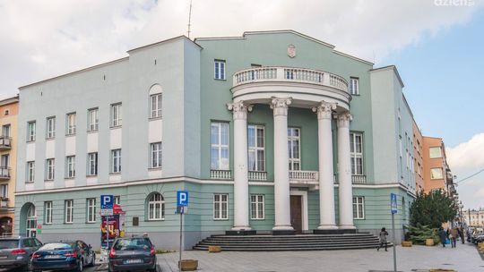 Radom w liczbach: Urodzenia, małżeństwa i długowieczni mieszkańcy