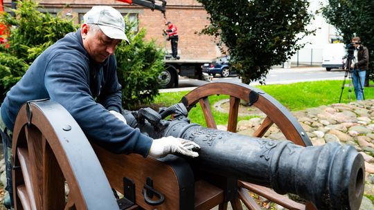 Radom znów ma swoje armaty! Historyczne repliki wróciły na skwer Unii Wileńsko-Radomskiej