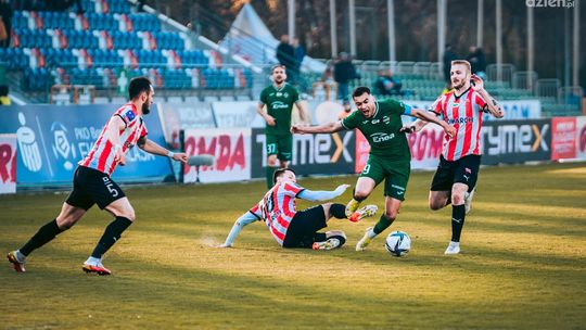 Radomiak Radom przegrał z Cracovią. Czerwona kartka trenera Dariusza Banasika