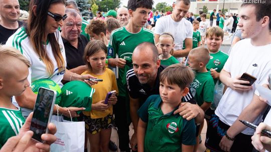 Radomiak spotkał się z kibicami na Placu Jagiellońskim. Były zdjęcia i autografy