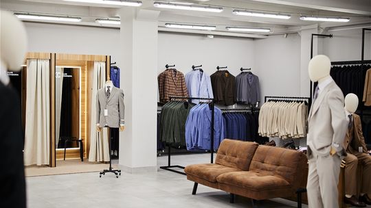 Radomianie pokochają ten sklep. Największy salon z garniturami męskimi w Radomiu już otwarty!