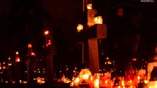 Radomianie tłumnie odwiedzali cmentarze