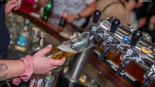 Radomianin płacił za alkohol cudzą kartą