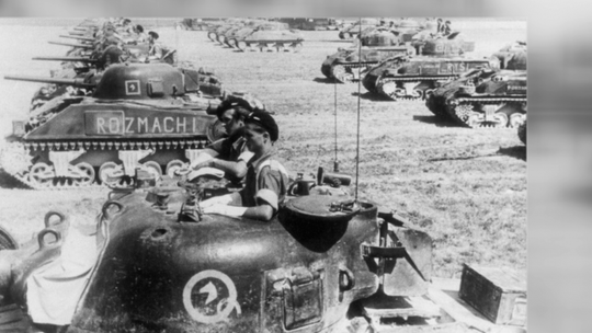 Radomscy pancerniacy na czołgu Sherman „Radom II”