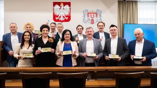 Radomscy radni zakończyli kadencję. Otrzymali pamiątkowe pióra