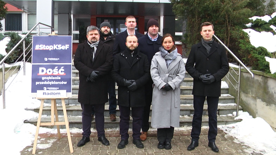 Radomska Konfederacja protestowała przed urzędem skarbowym w sprawie KSeF Radomska Konfederacja protestowała przed urzędem skarbowym w sprawie KSeF