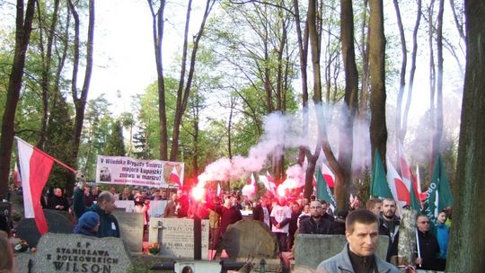 Radomska młodzież na pogrzebie "Łupaszki"