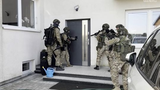 Radomska straż graniczna rozbiła grupę przestępczą, w której byli m.in. urzędnicy 