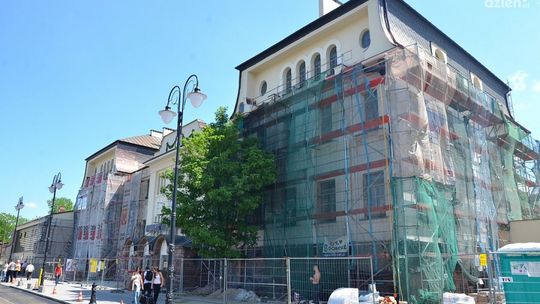 Radomski dworzec z opóźnieniem, ale pięknieje - ZOBACZ ZDJĘCIA