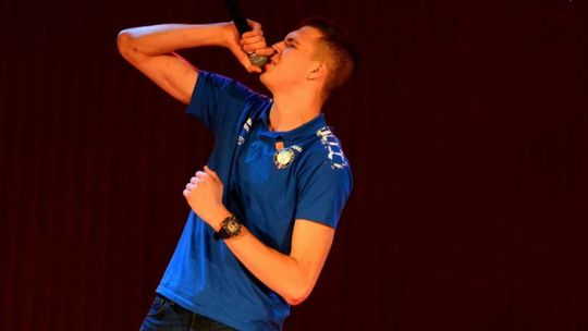 Radomski siatkarz gwiazdą disco polo? Posłuchajcie!