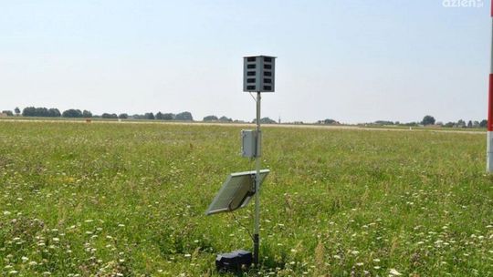 Radomskie lotnisko ma nowe urządzenia do odstraszania ptaków