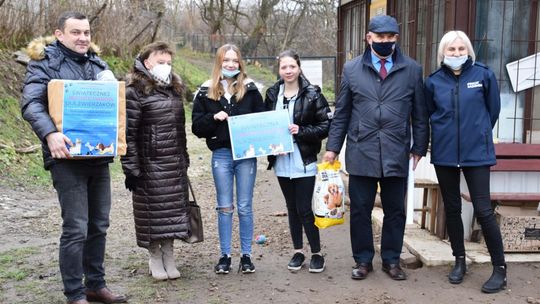 Radomskie starostwo przekazało dary dla schronisk